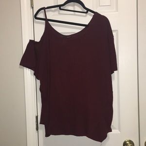 Maroon off shoulder sleeve t shirt